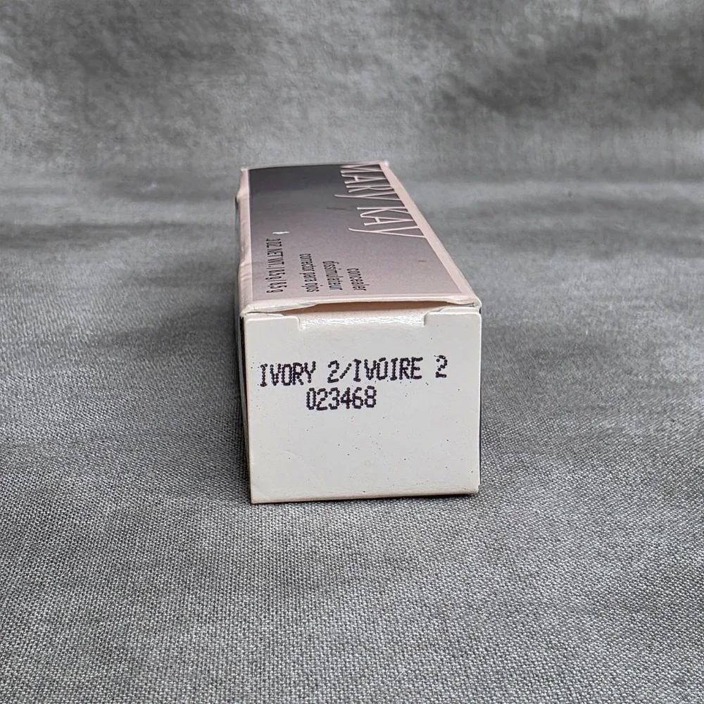 Mary Kay Concealer Ivory 2 #023468 - Full Size - NEW in Box